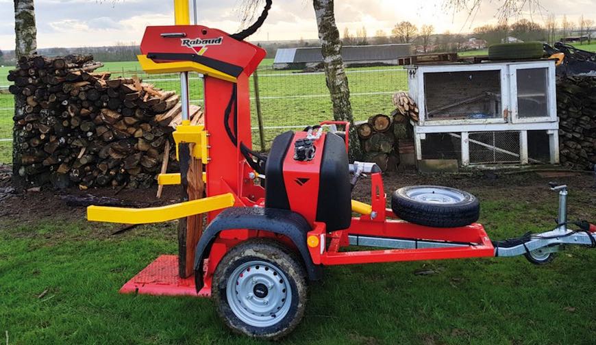 Rabaud, fendeur bûches thermique sur chassis routier