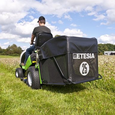 Etesia gamme de tondeuses autoportées pour les professionnels