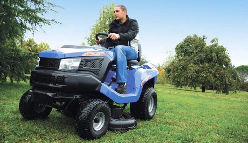 Tracteurs de pelouse, Tondeuses à gazon autoportées