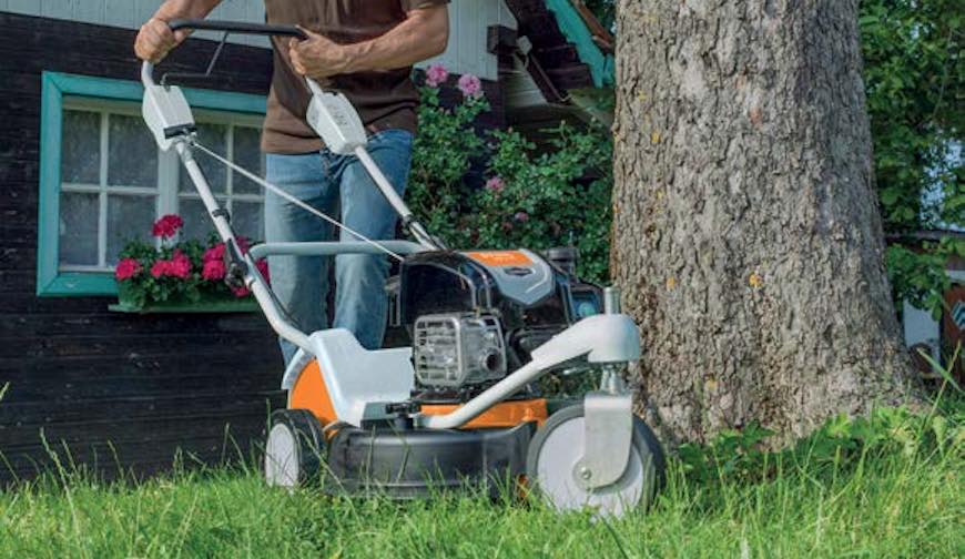 Tondeuse à conducteur marchant, Outils de jardin