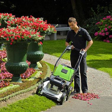 Etesia, tondeuse à gazon professionnelle